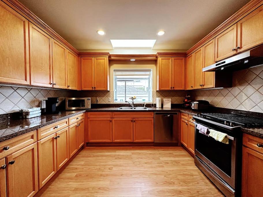 Super Cosy 8Bed & 6Bath In Vancouver Heart Near To Airport And Downtown Dış mekan fotoğraf